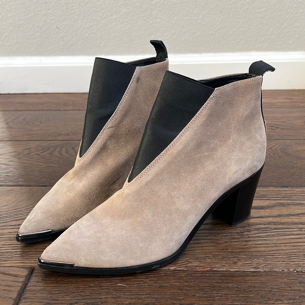 Acne Studios suede pointed toe ankle boots (38)